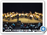 A Orquestra Jovem de Violes do Lar das Crianas da  CIP que se apresenta ao lado de Negra Li