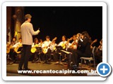 Orquestra infantojuvenil de violes regida por Cludio Weizmann