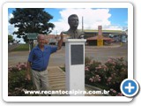 Sr. Nelson Coutinho (irmo de Goi) no Busto do Goi em Coromandel-MG