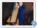 Herrera tocando na 15 Festival na cidade que ele nasceu, em Villa Rica, Guaira, Paraguay