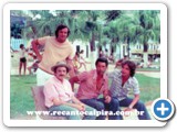Mazzaropi - Um momento de descanso, no set de A banda das Velhas Virgens, Ubatuba - 1979