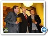 Otvio Augusto e Gabriel recebendo homenagem do Vereador Eliseu Gabriel