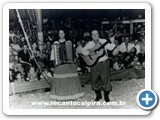 Teixeirinha e Mary Terezinha se apresentando em um circo