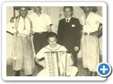 Teixeirinha em inicio de carreira em Passo Fundo - meados de 19588